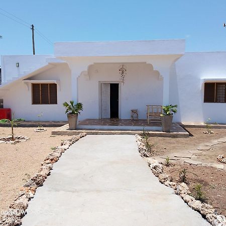 Red Land House Bed & Breakfast Watamu Exterior foto