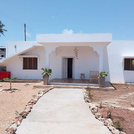 Red Land House Bed & Breakfast Watamu Exterior foto