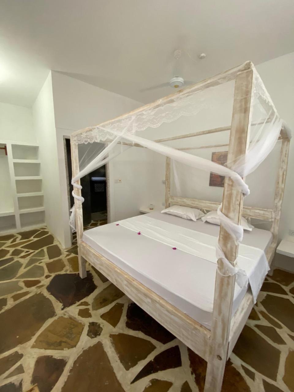 Red Land House Bed & Breakfast Watamu Exterior foto