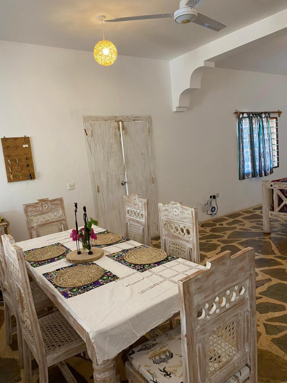 Red Land House Bed & Breakfast Watamu Exterior foto