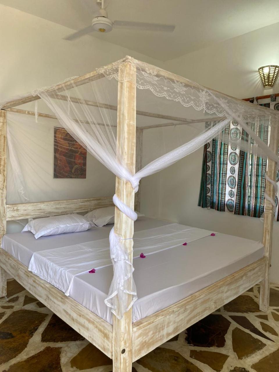 Red Land House Bed & Breakfast Watamu Exterior foto
