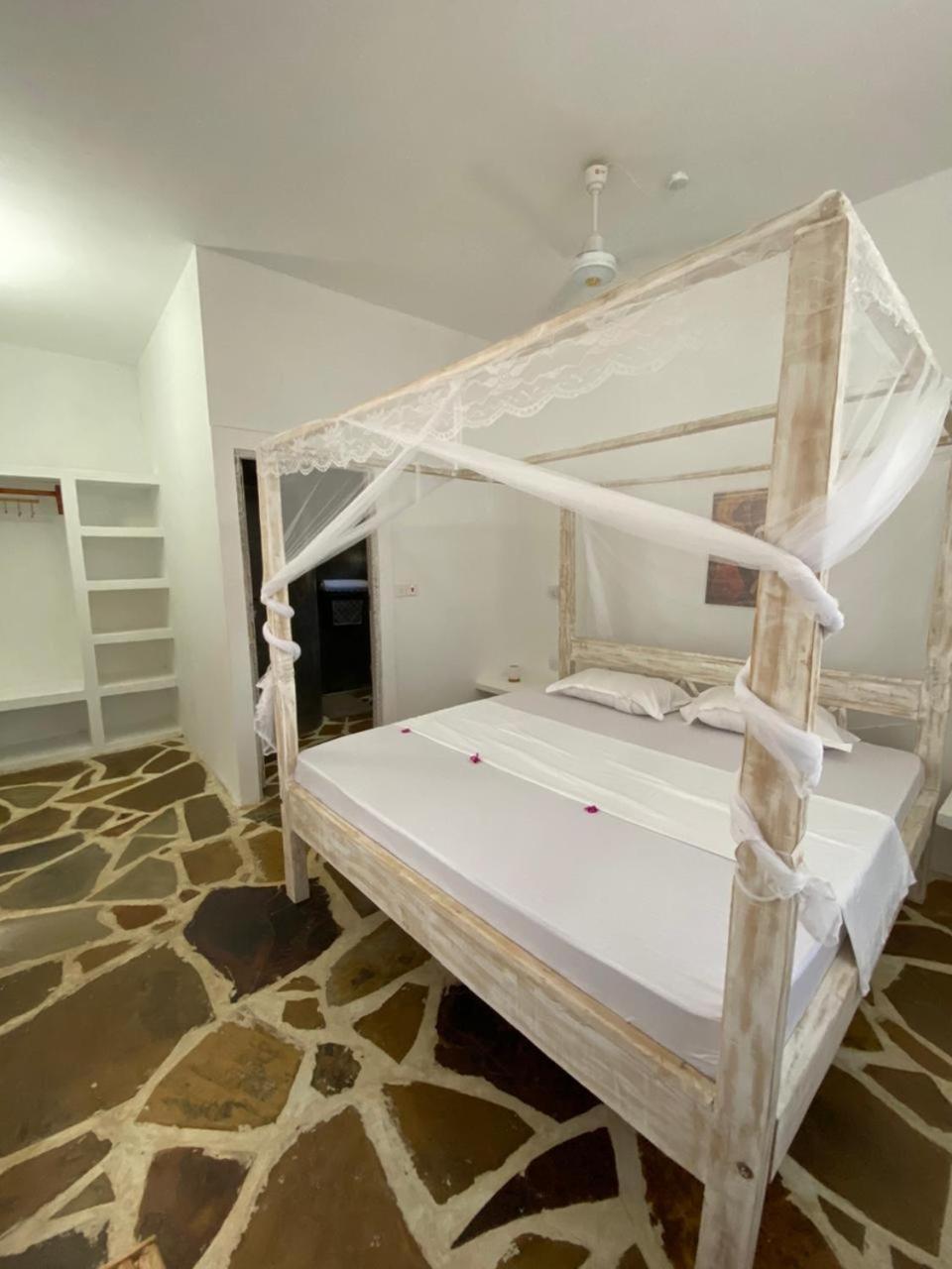 Red Land House Bed & Breakfast Watamu Exterior foto